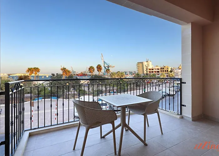 Gem Beachfront Apt With Amazing Bay And Sea Views